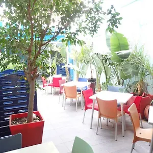 Parrots Hotel Sitges